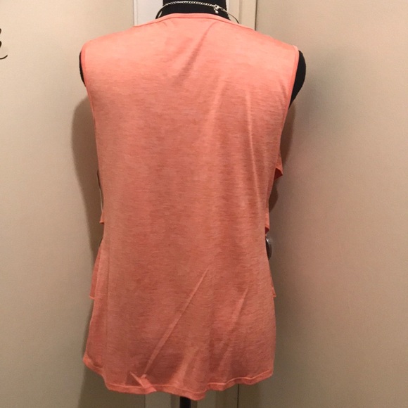 🆕 Ladies Sleeveless Tiered V-Neck Coral Top Size Medium. NWT - Picture 3 of 5